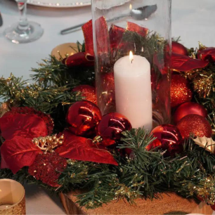 red wreath close up garland 